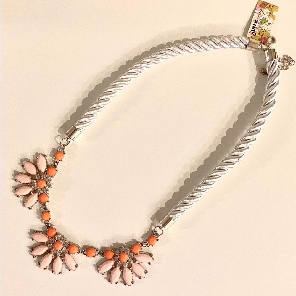 (💛2/$30) Pink and white t-shirt necklace